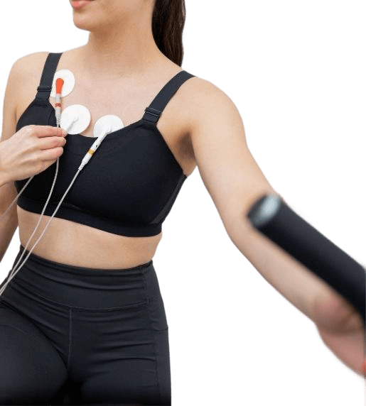 Physiotherapeutische Unterstützung bei Beschwerden im Brustbereich – Frau während der Behandlung im Gesundheits- und Trainingszentrum.