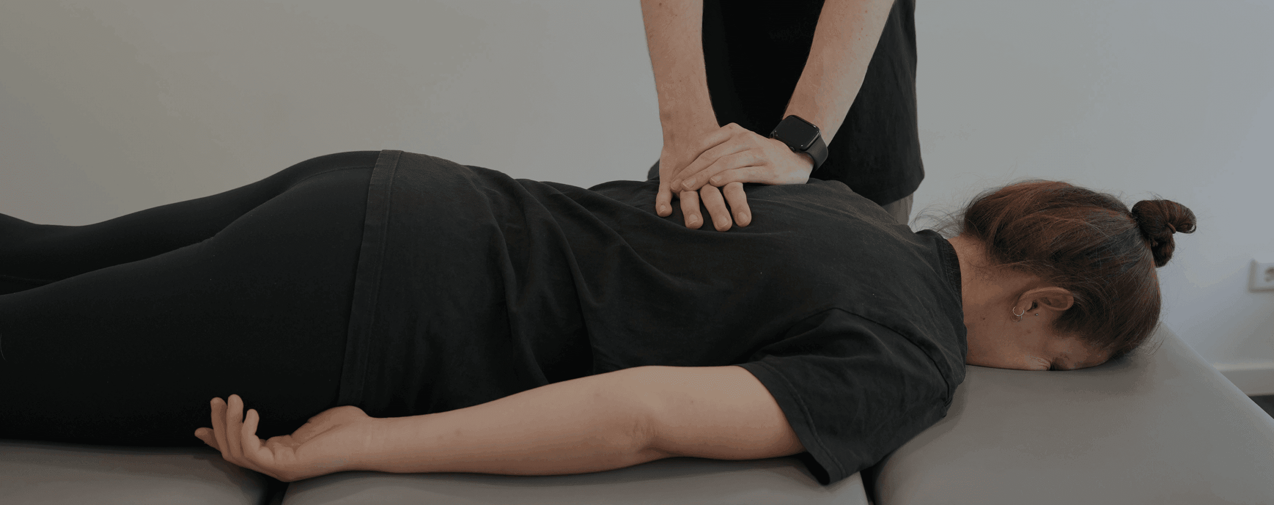 Therapeutische Behandlung im Behandlungsraum – gezielte Physiotherapie in Ehringshausen zur Förderung von Genesung und Wohlbefinden.