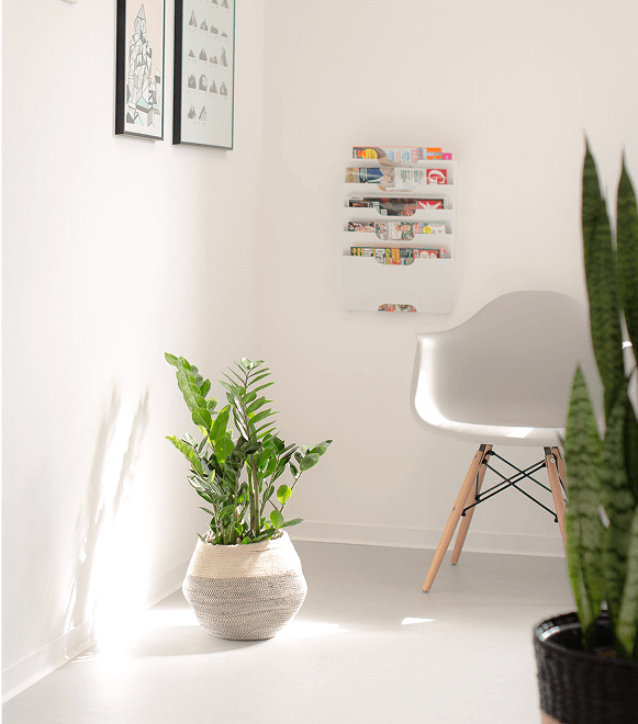 Gemütlicher Warteraum bei Korpeo – entspannte Vorbereitung auf Behandlung beim Physiotherapeuten in Lich.